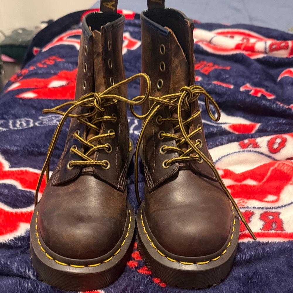 Doc Marten Brown Leather Lace-Up Boots 1460 Pascal size 7 womens